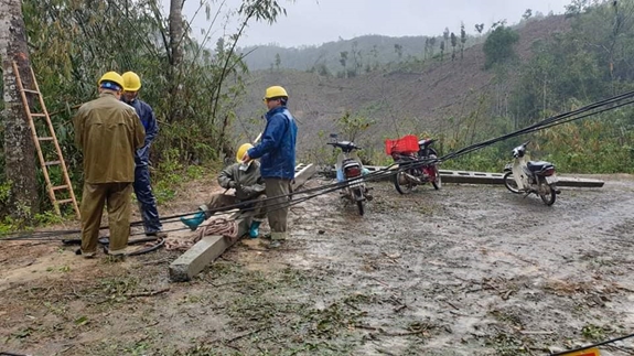 Trận mưa lớn tại Điện Biên làm ảnh hưởng đến lưới điện.